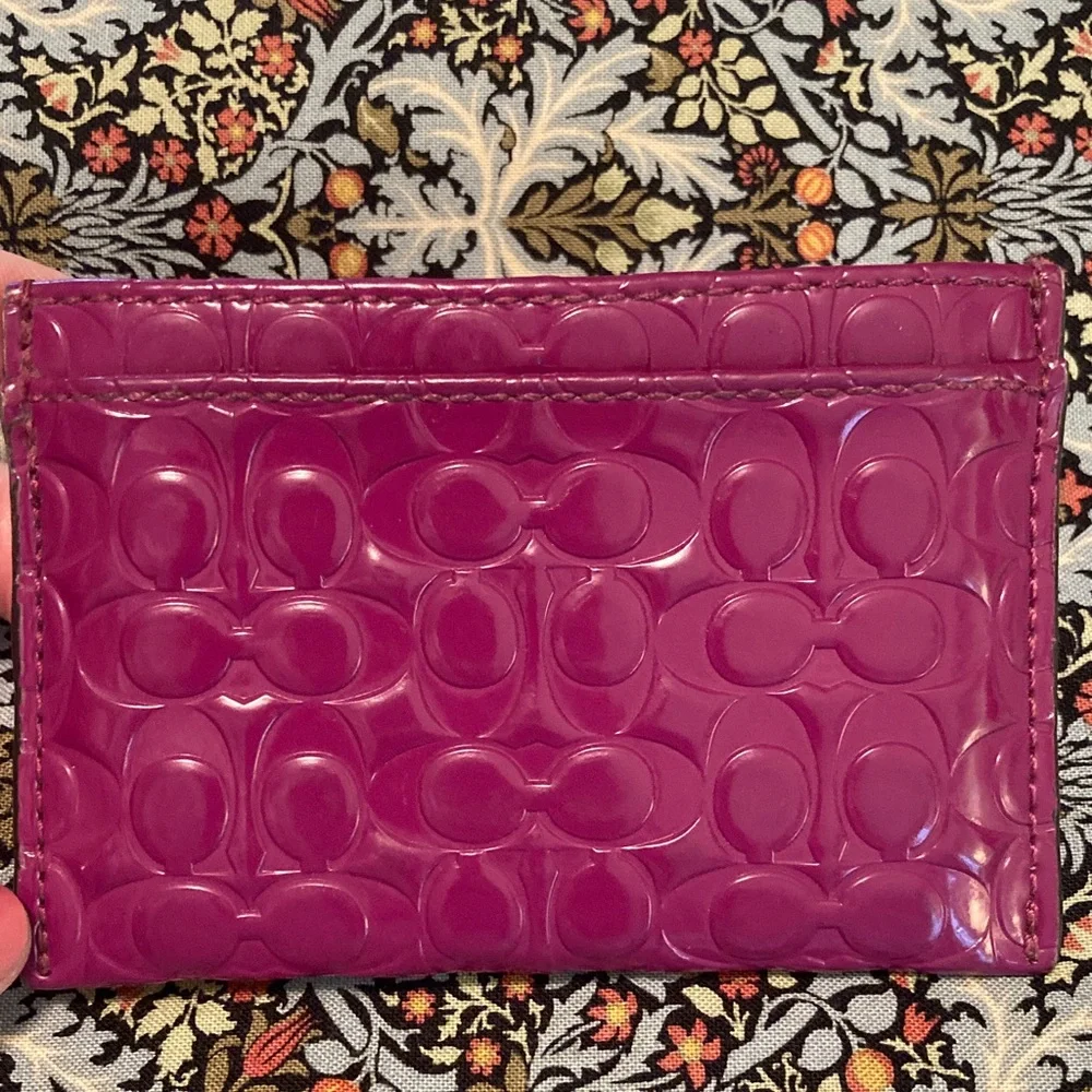 Coach Patent Embossed Card Case in Fuchsia, like new!🌸🩷🌸🩷 - Picture 2 of 6
